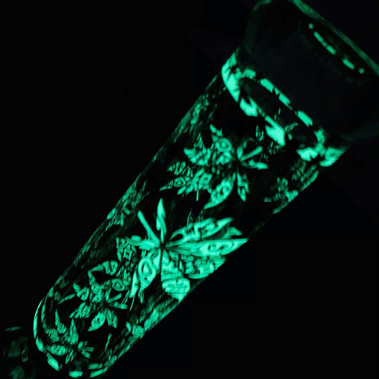 Black Leaf Glow Star Beaker Ice Bong