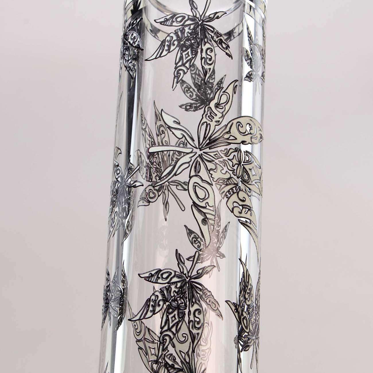 Black Leaf Glow Star Beaker Ice Bong